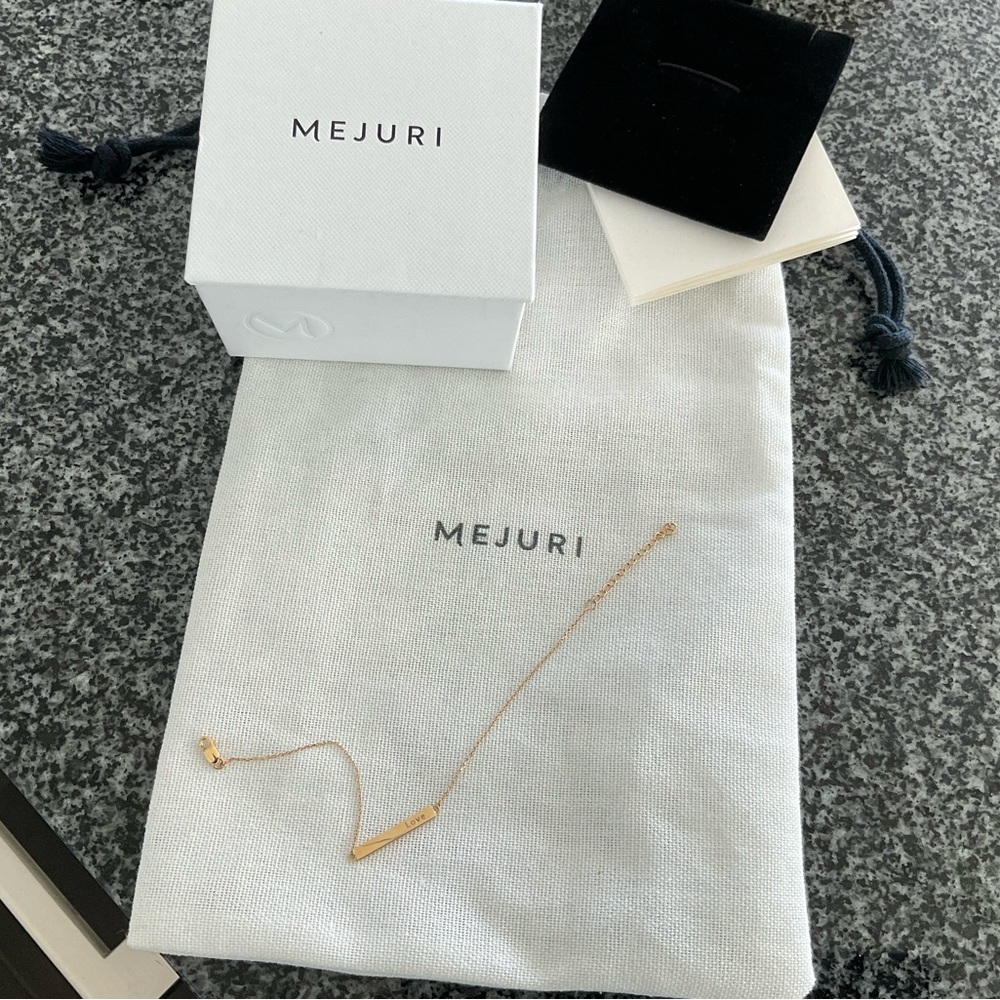 MEJURI Engravable Bar Bracelet
